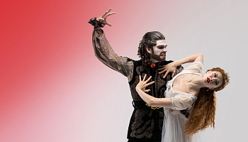Ballet West performs Dracula just in time for Halloween. Photo: Principal Artist Rex Tilton and Artist Emily Neale. Photo by Beau Pearson. 